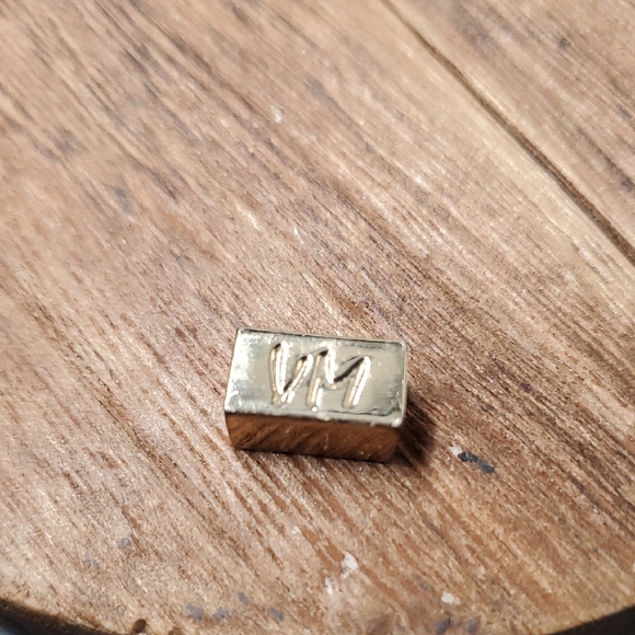 P279 Vanessa Mooney Pendant Charm - Picture 1 of 2